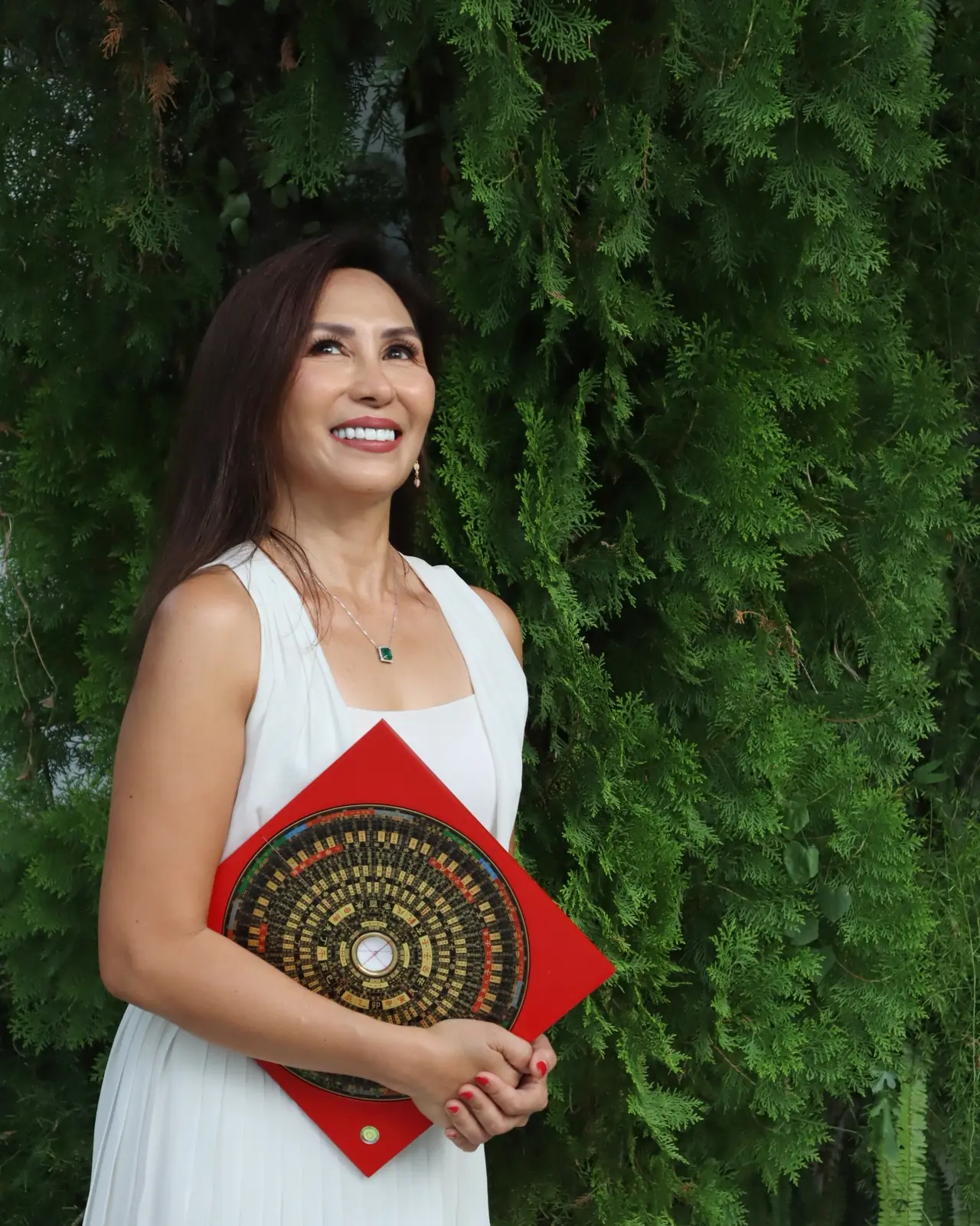 Master Judith holding a Luo Pan compass